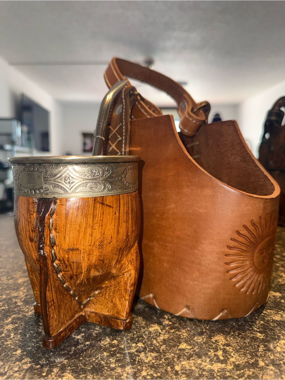 Taza/Mate Imperial Gourd High Quality + Alpaca Leg + Straw (bombilla) -  leather
